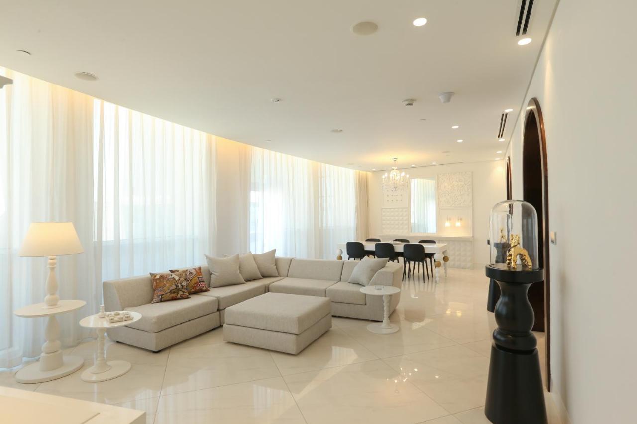 فندق موندريان الدوحة المظهر الخارجي الصورة A living room in a penthouse apartment
