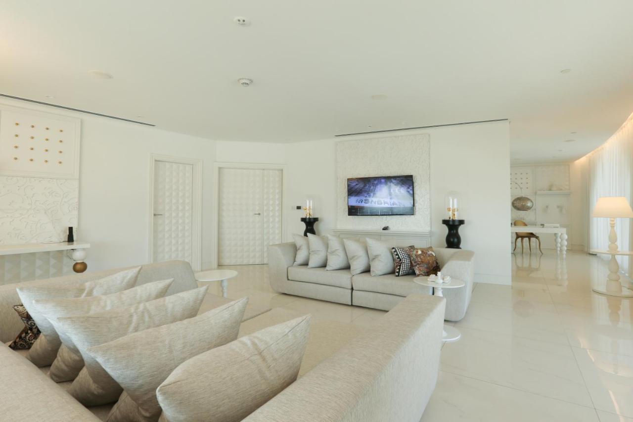 فندق موندريان الدوحة المظهر الخارجي الصورة The living room of a penthouse at The Opus